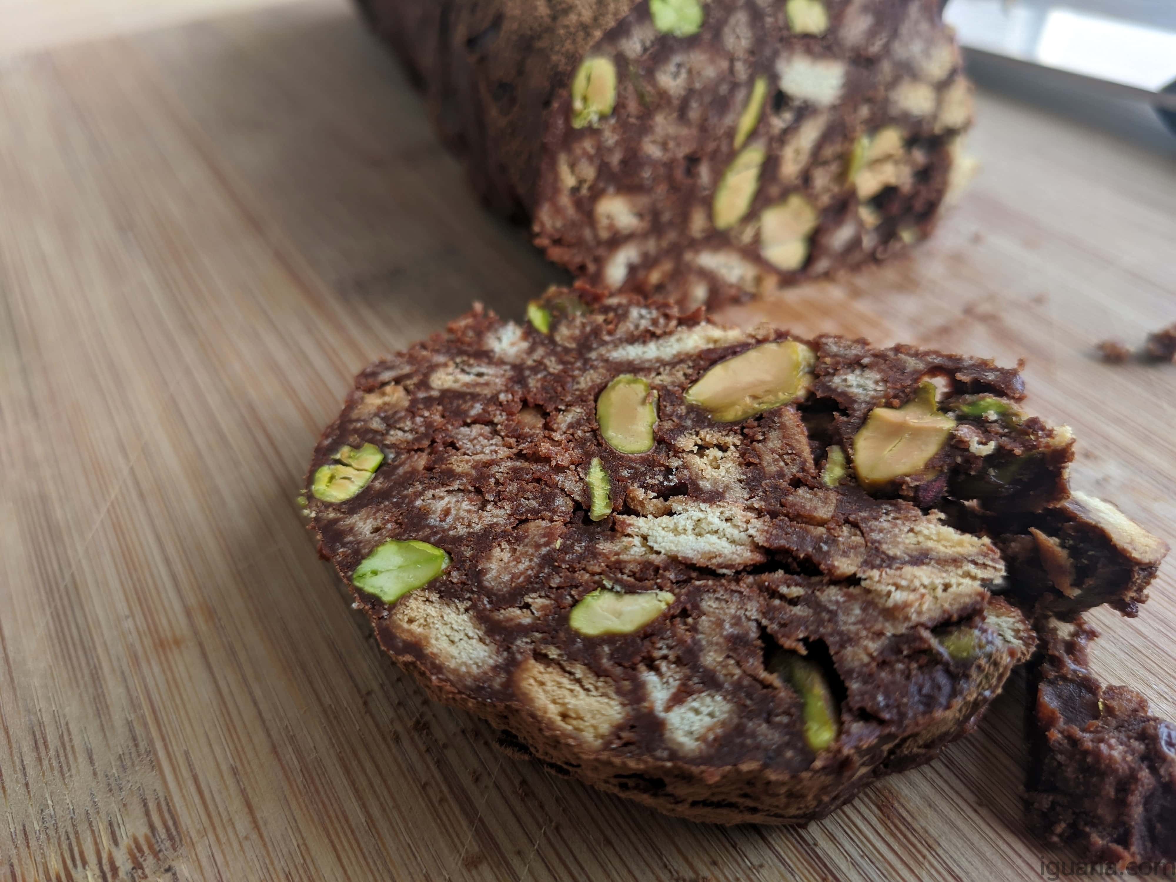 Salame de Chocolate e Pistachos